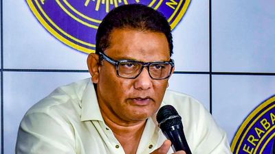 మంత్రి అజారుద్దీన్ కు పదవీ గండం, ఆ ఒక్కటే ఆప్షన్..!?