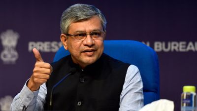 డోర్నకల్–గద్వాల్ కొత్త రైల్వే లైన్ తో పాటు రైల్వే ప్రాజెక్ట్ లపై కేంద్రం శుభవార్త!