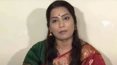 దివ్వెల మాధురికి తిరుమల కలిసిరాలేదబ్బా.. ఫోటోషూట్ కేసు విచారణకు వెళ్తే ఇంకో కేసు!