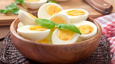 గుడ్డులో పచ్చ సొన ఎవరికి మంచిది, ఎవరికి డేంజర్..!!