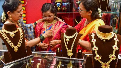 కుప్పకూలుతున్న పసిడి ధరలు- భారీగా క్రాష్