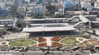 హైదరాబాద్ లో మరో అద్దిరిపోయే రైల్వే స్టేషన్