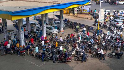 భారీగా పెరిగిన డీజిల్ ధరలు, తగ్గుతున్న నిల్వలు- కొత్త రేట్లు ఇలా..!!