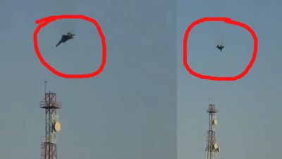 ఇరాన్ యుద్ధంలో పెను సంచలనం: గాల్లోనే పేలిపోయిన ఎఫ్-15 ఫైటర్ జెట్! (వీడియో) 