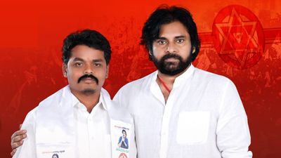 జనసేన ఎమ్మెల్యేకు బిగ్ షాక్.. వారి చేతుల్లో అడ్డంగా బుక్ !!