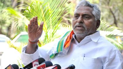 జీవన్ రెడ్డి బీఆర్ఎస్ లో చేరిక వేళ బీజేపీ బిగ్ ట్విస్ట్, రూట్ క్లియర్..!!