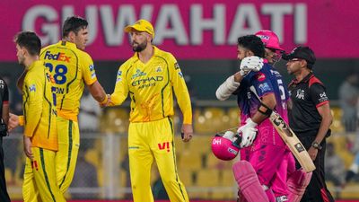 IPL మ్యాచ్‌లకు ఉచితంగా 3 టికెట్లు - కండీషన్స్ అప్లై..!!