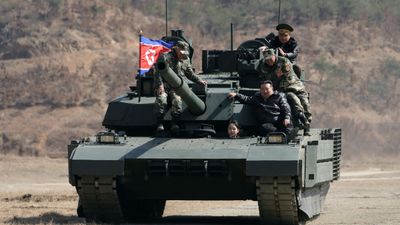 వారసురాలికి కిమ్ స్పెషల్ ట్రైనింగ్.. యుద్ధ ట్యాంకుపై తండ్రీకూతుళ్ల రచ్చ!