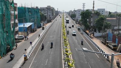 హైదరాబాద్ లో ఆ ఫ్లైఓవర్ సంగతి తేల్చండి.. !!