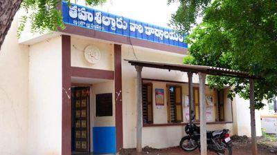 MRO అధికారాలు, నెల జీతం ఎంతో తెలుసా..?