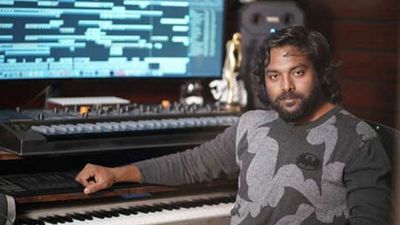 ఎవరీ  మార్క్ కె రాబిన్.. ఎందుకు ఆయనకు అంత క్రేజ్