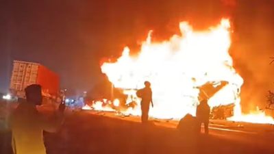 ఘోర ప్రమాదం.. 10 మంది సజీవ దహనం.