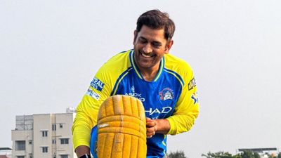 ధోనీ అన్నా.. ఐపీఎల్ టైమ్ లో నువ్వే ఇట్ల చేస్తే ఎట్లా