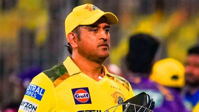 ధోనీ అన్నా.. ఐపీఎల్ టైమ్ లో నువ్వే ఇట్ల చేస్తే ఎట్లా