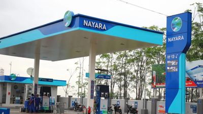 భారీగా పెరిగిన పెట్రోల్, డీజిల్ రేట్లు. లీటర్ పై ఏకంగా...