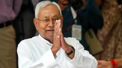 ఇక సెలవ్.. బీహార్ లో ముగిసిన నితీష్ శకం..!!