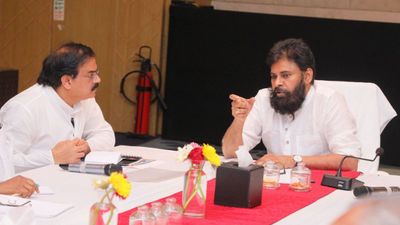 పవన్ ఉగ్రరూపం: ఎమ్మెల్యేలకు లాస్ట్ వార్నింగ్, ఇక యాక్షన్ తప్పదు