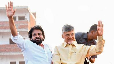  రాజకీయ దురంధురుడు చంద్రబాబు: స్టీల్ ప్లాంట్ భూమిపూజలో పవన్ కళ్యాణ్ కితాబు! 