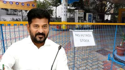 పెట్రోల్ కొరత లేదు.. బంకుల్లో ఫుల్ స్టాక్! తెల్చిచెప్పిన ప్రభుత్వం