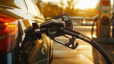 పెట్రోల్ పై కేంద్రం ట్యాక్స్ తగ్గించినా వాహనదారులకు దక్కని ఉపశమనం