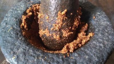 పొట్టు మినపప్పుతో రోటిపచ్చడి.. తింటే అసలే వదిలిపెట్టరు!