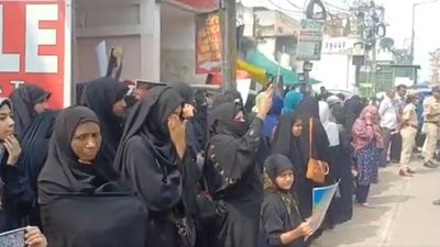 కన్నీరు మున్నీరైన హైదరాబాద్ పాతబస్తీ.. 