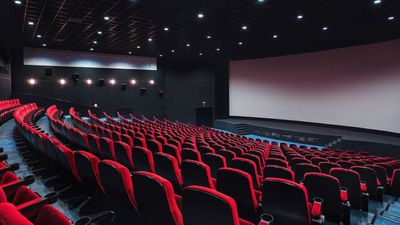 అమెరికాలో సంవత్సరం ఆడి సంచలనం సృష్టించిన తెలుగు సినిమా