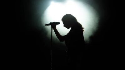 బిగ్ షాక్ ఇచ్చిన మరో స్టార్ సింగర్.. ఇకపై స్టాప్ !