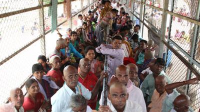 తిరుమల క్యూలైన్ లల్లో కఠిన నిబంధన