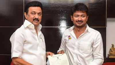 తండ్రి, త‌న‌యుడి స్థానాలు ఇవే- డీఎంకే తొలి జాబితా