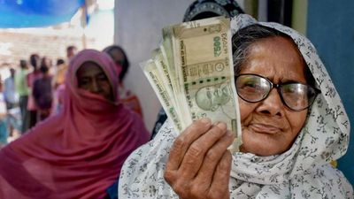 కొత్త పెన్షన్ల పై ప్రభుత్వం కీలక నిర్ణయం: పంపిణీ ముహూర్తం, మార్గదర్శకాలు..!!