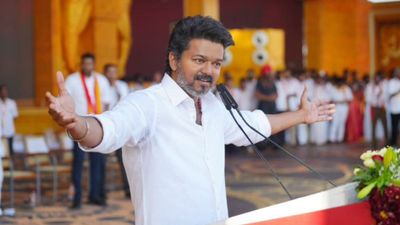 విజయ్ ప్రభంజనం. 32 శాతం ఓట్లతో దూసుకుపోతున్న దళపతి!