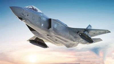 అమెరికా F-35 ఫైటర్ జెట్ ను పేల్చేసిన ఇరాన్.. ఎమర్జెన్సీ ల్యాండింగ్..