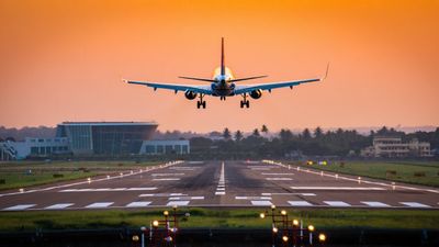 గురి చూసి భారత్ రావాల్సిన విమానంపై అమెరికా భారీ దాడి