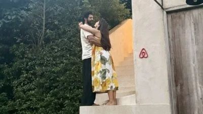 థాయ్ లాండ్ లో రష్మిక, విజయ్ హనీమూన్.. ఫోటో వైరల్..!