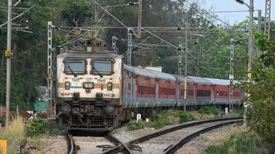 విశాఖపట్నం-బెంగళూరు ప్రయాణికులకు గుడ్ న్యూస్- ఈ వీక్లీ రైళ్లు ఇక..!