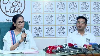 226 స్థానాల్లో విజయం మాదే: మమతా బెనర్జీ సంచలనం