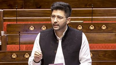 రాఘవ్ ఛద్దాకు ఆమ్ ఆద్మీ పార్టీ భారీ షాక్