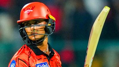 అభిషేక్ శర్మకు IPLయాజమాన్యం భారీ షాక్- అదే వద్దు, తగ్గించుకోకుంటే..ఇక..!!