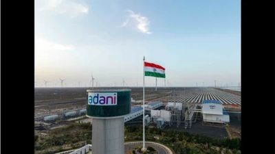Adani Green Energy సరికొత్త రికార్డు: 2025-26లో 5 గిగావాట్ల సామర్థ్యం పెంపు