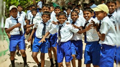 విద్యార్థులకు గుడ్ న్యూస్.. మరో 4 రోజులు స్కూళ్లకు సెలవులు..!