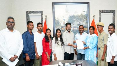 గ్రేట్ సార్.. ట్యాంక్ బండ్ శివకు అండగా సీఎం రేవంత్ !