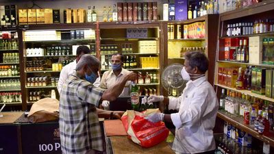 మందు బాబుల పండుగ, ఫుల్లు కిక్కు..!!