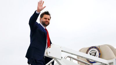 పాకిస్తాన్ వెళ్తోన్న అమెరికా వైస్ ప్రెసిడెంట్ క్షేమంగా వెనక్కి రావాలని ప్రార్థనలు చేయండి