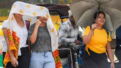 ఎండాకాలంలో శరీరాన్ని చల్లగా ఉంచుకోవాలా? ఇవి ఆహారంలో తీసుకోండి!