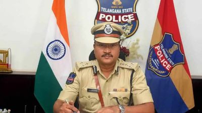 చెరువుల పక్కన ప్రభుత్వ భూములపై హైడ్రా కమిషనర్ కీలక ఆదేశాలు!