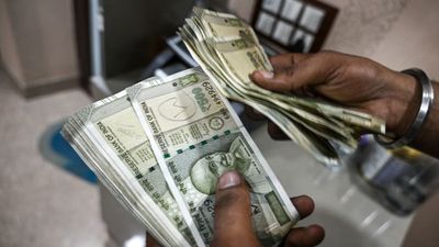 వేళ్ల మీద వడ్డీ లెక్కలు. అదిరిపోయే సింపుల్ ట్రిక్స్!