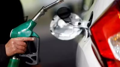 అమెరికా దిగ్బంధం దెబ్బ- ఇక వాహనదారులపై పెట్రో మోత?