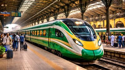 పాకిస్థాన్ లోనే ఫాస్టెస్ట్ ట్రైన్ ఇదేనట.. స్పీడ్ చూస్తే మాత్రం.. మన ప్యాసింజర్ ట్రైన్స్ నయం..!