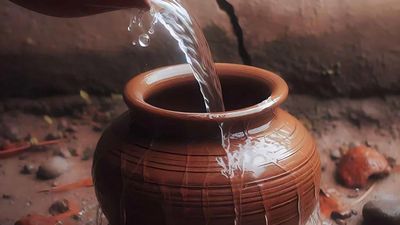 మట్టి కుండ నీళ్లతో ప్రయోజనాలు తెలిస్తే, ఫ్రిజ్ పక్కన పెట్టేస్తారు..!!